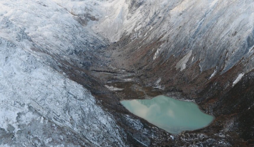 Sobrevuelo de helicóptero por la Laguna Esmeralda